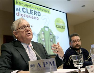 Luis Fernando Vilches (i), profesor de la Universidad Complutense de Madrid, y Jos� Ignacio Moreno, superior presidente provincial, durante la presentaci�n de los resultados de una encuesta con 750 sacerdotes diocesanos en Espa�a