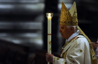 Benedicto XVI en la Vigilia Pascual
