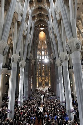 Misa de Consagracin de la Sagrada Familia. Benedicto XVI, 7 de noviembre de 2010. AFP PHOTO/ POOL/ JESUS DIGES
