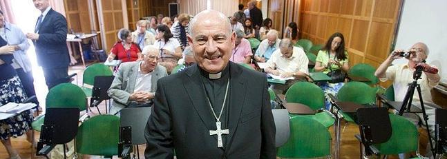 El obispo de Santander apoya que se devuelva la atencin sanitaria a los 'sin papeles' 